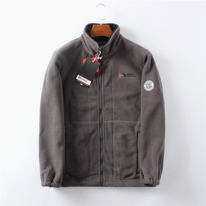 "Unisex ultra warme fleece jas in zacht materiaal voor heren en dames, perfect voor koude winterdagen met praktische zakken."
