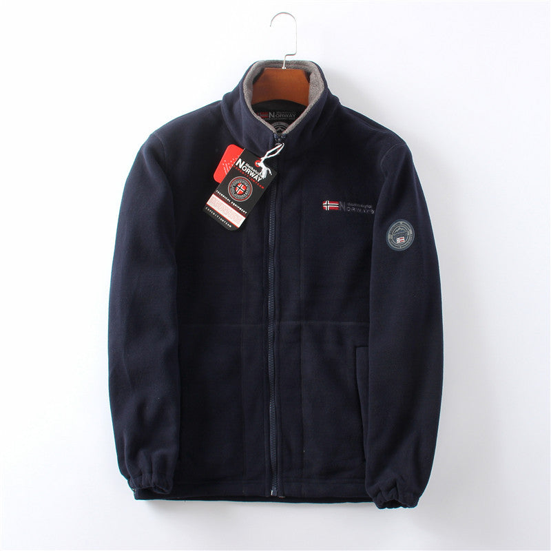 "Unisex ultra warme fleece jas in zacht materiaal voor heren en dames, perfect voor koude winterdagen met praktische zakken."