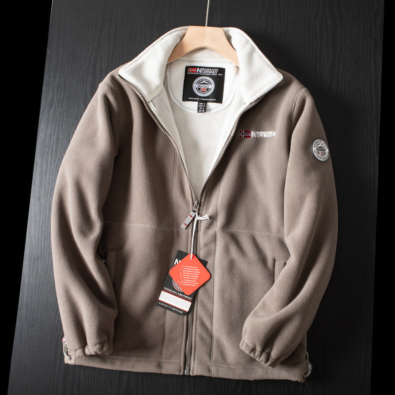 "Unisex ultra warme fleece jas in zacht materiaal voor heren en dames, perfect voor koude winterdagen met praktische zakken."