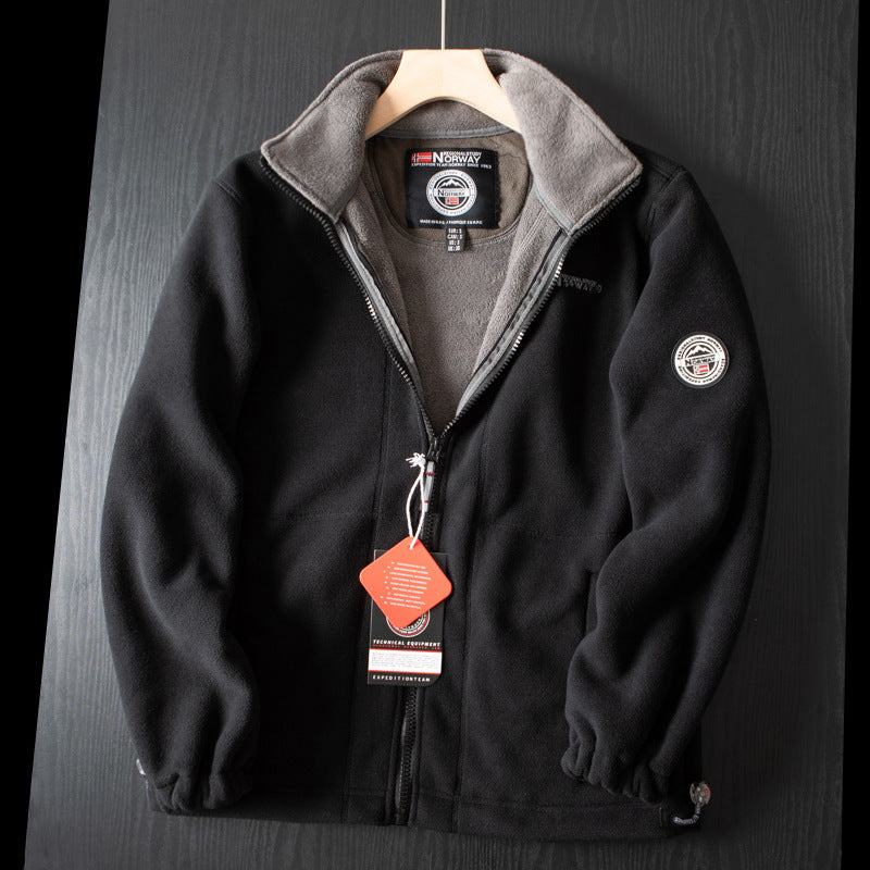 "Unisex ultra warme fleece jas in zacht materiaal voor heren en dames, perfect voor koude winterdagen met praktische zakken."