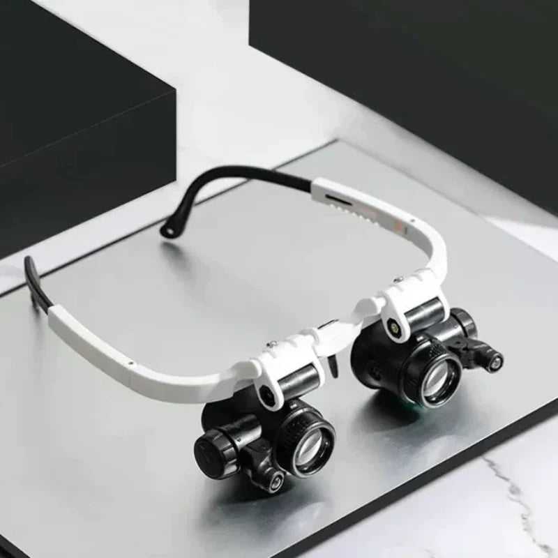 "Vergrootglas bril met LED-verlichting, verstelbare lenzen en witte afwerking voor precieze hobby- en professionele taken"