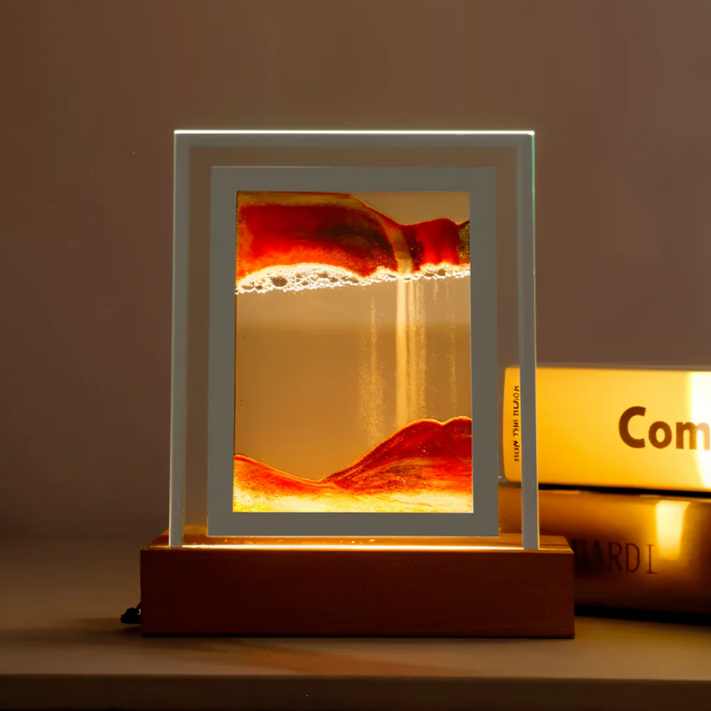 "Verlichte 3D zandsculptuur nachtlamp met LED, natuurlijke materialen en wisselende zandlandscapes voor rust en stijl."