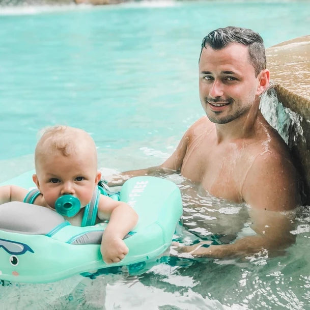 "Verstelbare baby zwemtrainer met 360° bescherming, felgekleurd voor 3-24 maand baby's, veilig en comfortabel in water."