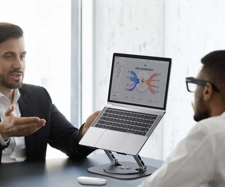 "Verstelbare ergonomische aluminium laptop- en tabletstandaard met modern design voor stijlvol en comfortabel gebruik."