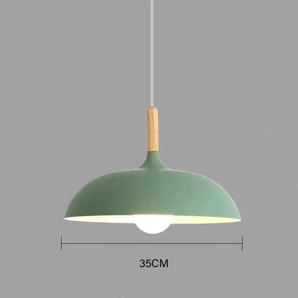 "Verstelbare Scandinavische eiken plafondlamp met energiezuinige LED, strakke lijnen en warme lichtopties voor moderne interi