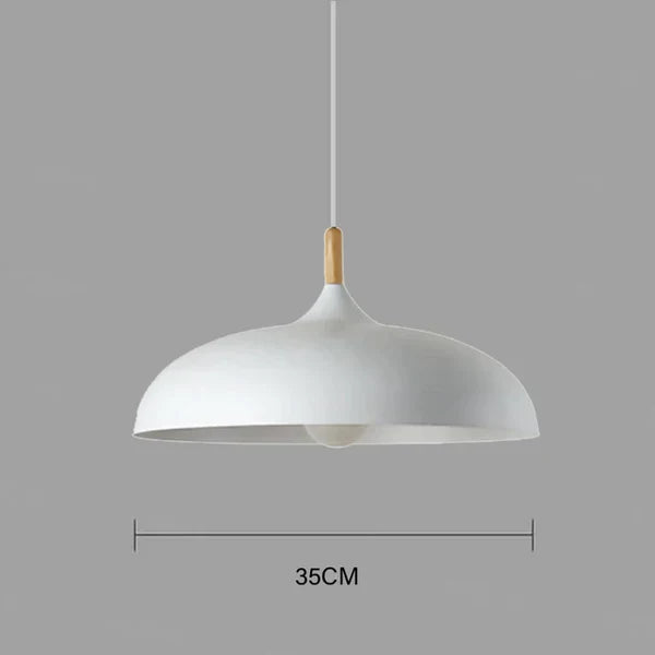 "Verstelbare Scandinavische eiken plafondlamp met energiezuinige LED, strakke lijnen en warme lichtopties voor moderne interi