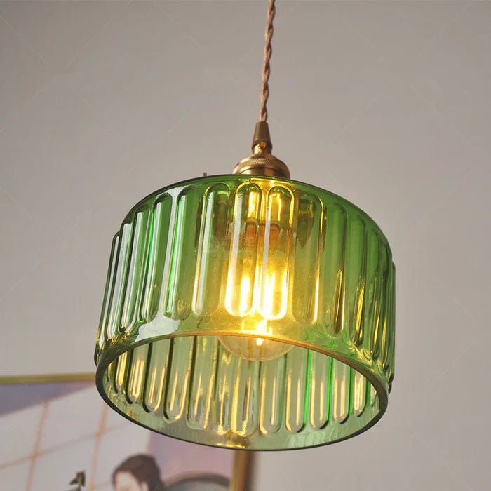 "Verstelbare vintage glazen hanglamp met chique uitstraling voor elegante interieurverlichting. Diameter 30 cm, hoogte 50-100