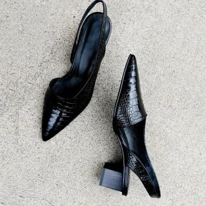 Vintage puntige slingback pumps met blokhak, elegant PU-leer, krokodillenstructuur, stijlvolle neus en open hiel.