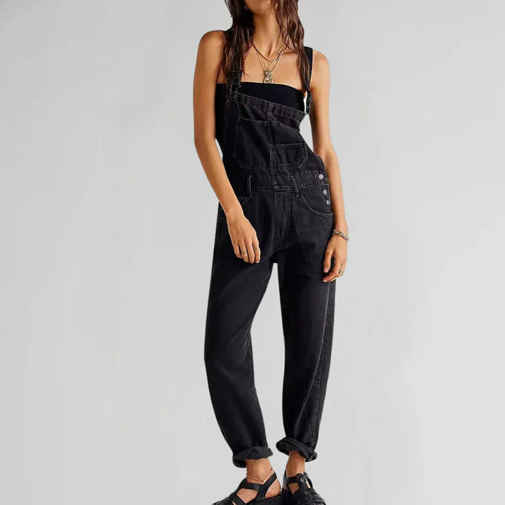 "Voorzijde dames denim jumpsuit, trendy en comfortabel, met een casual maar elegante uitstraling, verstelbare schouderbanden.