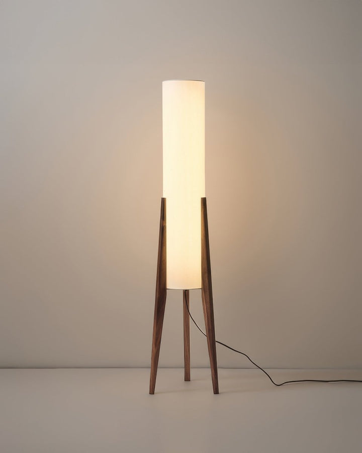 "Walnoot houten vloerlamp met modern design, sfeervolle verlichting en elegante houtnerf, hoogte 150 cm, donkerbruin."