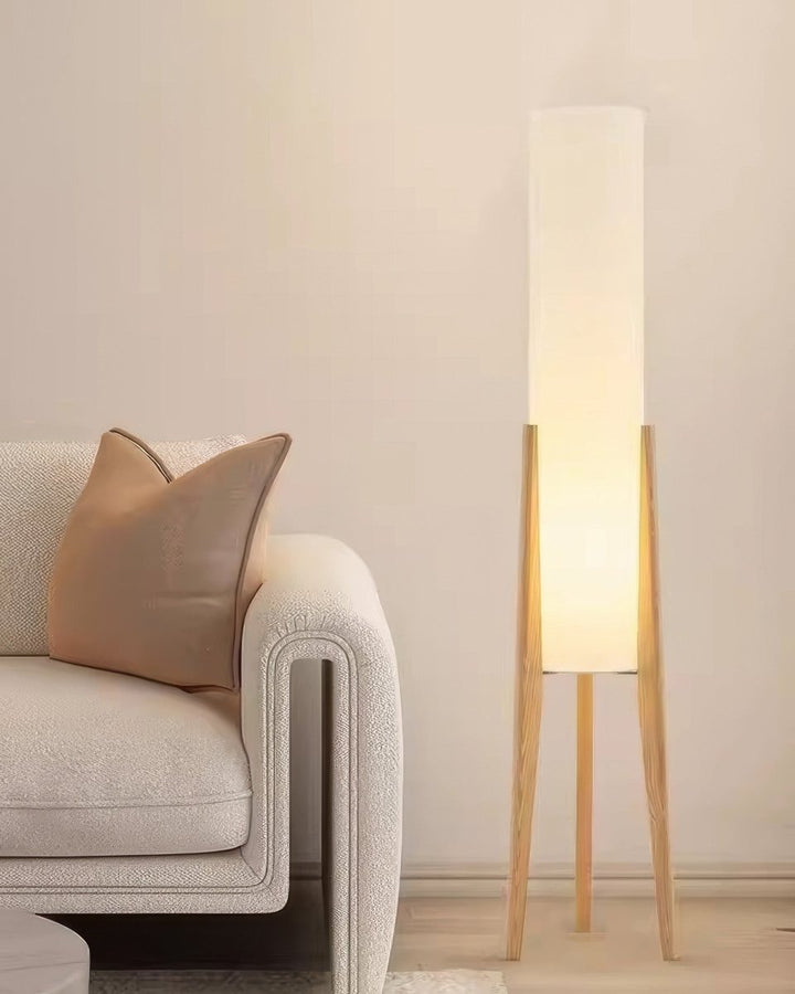 "Walnoot houten vloerlamp met modern design, sfeervolle verlichting en elegante houtnerf, hoogte 150 cm, donkerbruin."
