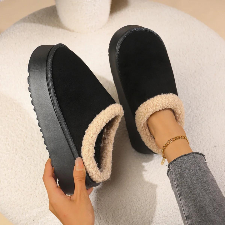 Warme damespantoffels met luxe voering in rijke kleuren, perfect voor koude dagen. Beschikbaar in maten 34-41.