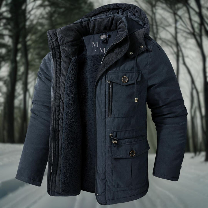 "Warme heren Sherpa jas met capuchon, zakken en comfortabele fleece, ideaal voor winterse stijl en bescherming tegen kou."