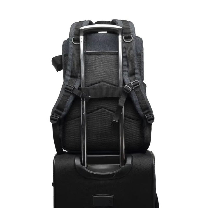 "Waterdichte cameratas met gevoerd interieur, aanpasbare indeling en comfortabele draagbanden, perfect voor fotografen."