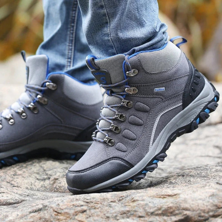 Waterdichte hiking schoenen voor dames met stevig ontwerp en stijlvolle uitstraling. Perfect voor outdoor avonturen.