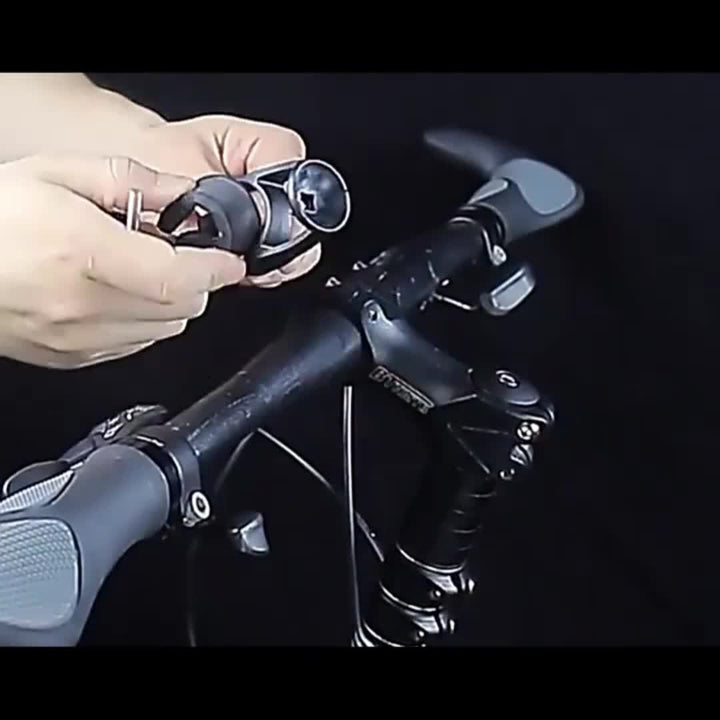 "Waterdichte telefoonhouder voor fiets en motor, draait 360 graden, past op telefoons 4,5-6,4 inch, gemonteerd op stuur."