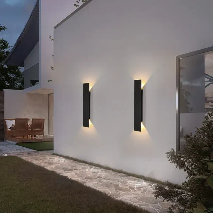 "Weerbestendige LED buitenwandlamp, modern aluminium design voor tuin, terras, IP65 gecertificeerd, duurzaam en stijlvol."