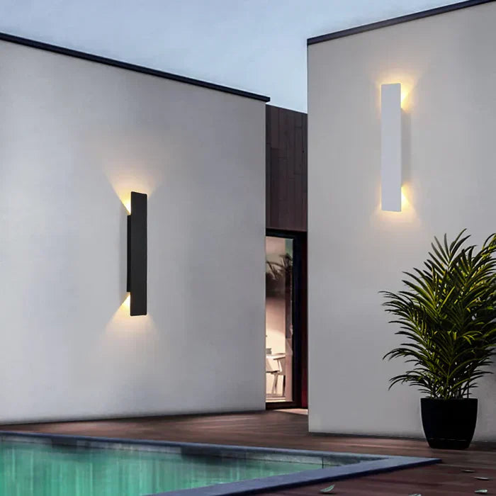 "Weerbestendige LED buitenwandlamp, modern aluminium design voor tuin, terras, IP65 gecertificeerd, duurzaam en stijlvol."
