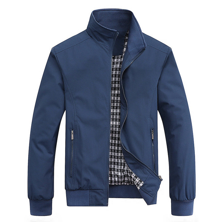 "Wind- en waterdichte herenjas met opstaande kraag, retro look, elegant design, tijdloze stijl, perfect voor elke outfit."