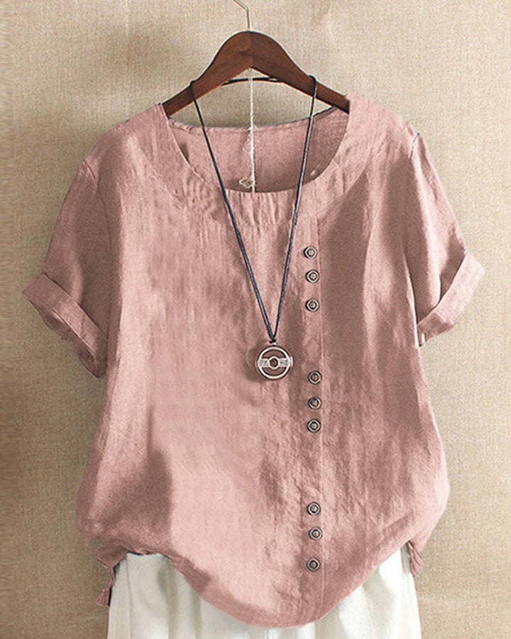 Witte luchtige linnen damesblouse, elegant en getailleerd voor zomercomfort en stijl, geschikt voor diverse gelegenheden.