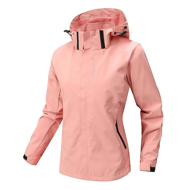 "Zacht klassiek herenjack met capuchon in zwart, rood, roze en lila; stijlvol, warm en veelzijdig voor koude dagen."