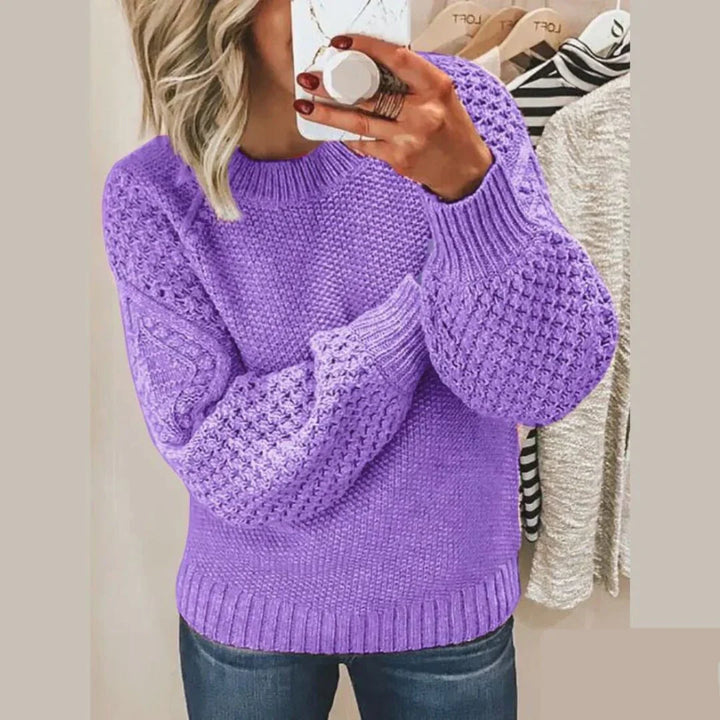 "Zachte gebreide trui voor dames, in elegante winterstijl, met comfortabele pasvorm en verfijnde textuur."