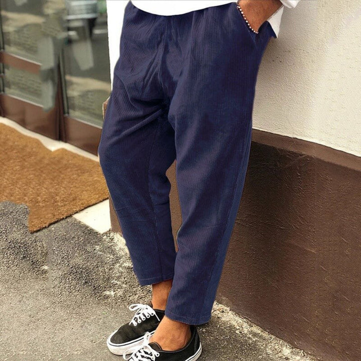 "Zachte heren corduroy broek in relaxed fit, lente/herfststijl met elastische tailleband en trekkoord voor optimaal comfort."