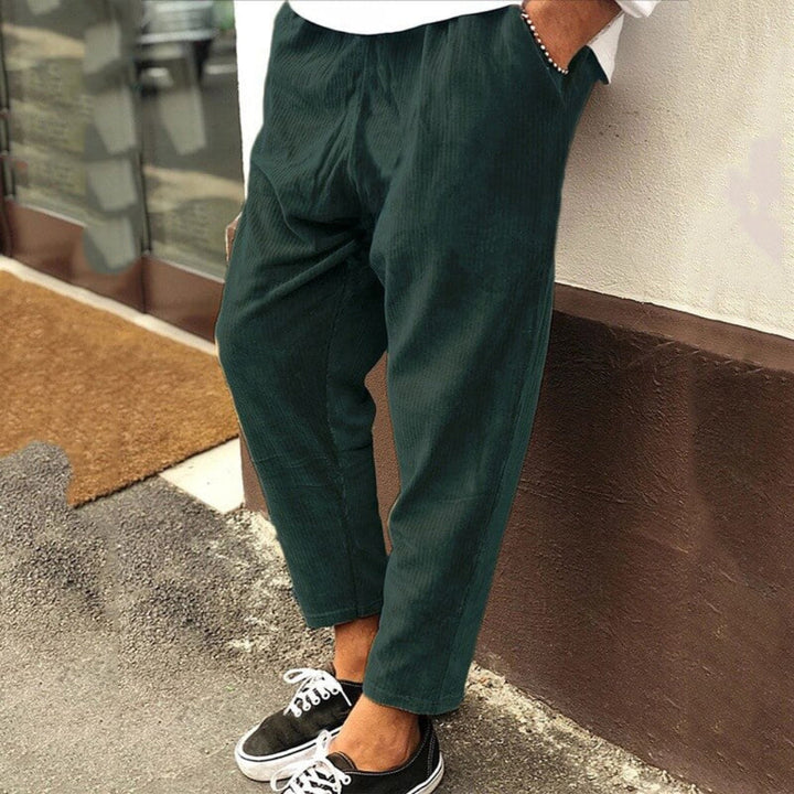 "Zachte heren corduroy broek in relaxed fit, lente/herfststijl met elastische tailleband en trekkoord voor optimaal comfort."