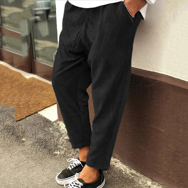 "Zachte heren corduroy broek in relaxed fit, lente/herfststijl met elastische tailleband en trekkoord voor optimaal comfort."