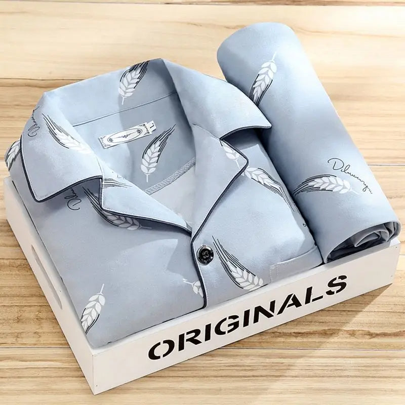 "Zachte heren pyjama met knoopsluiting en overhemd. Luxe en ademende set voor comfort en stijl. Ideaal voor dagelijks gebruik