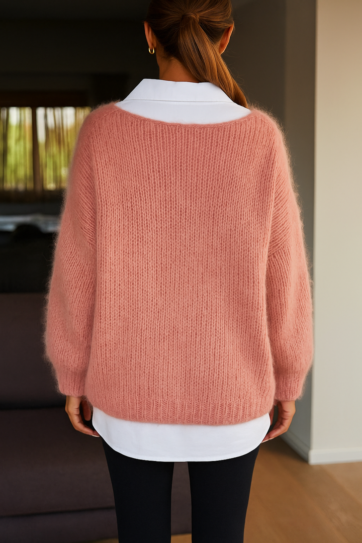 "Zachte roze oversized mohair trui, perfect voor een stijlvolle casual look. Ideaal voor vrouwen, licht en comfortabel."