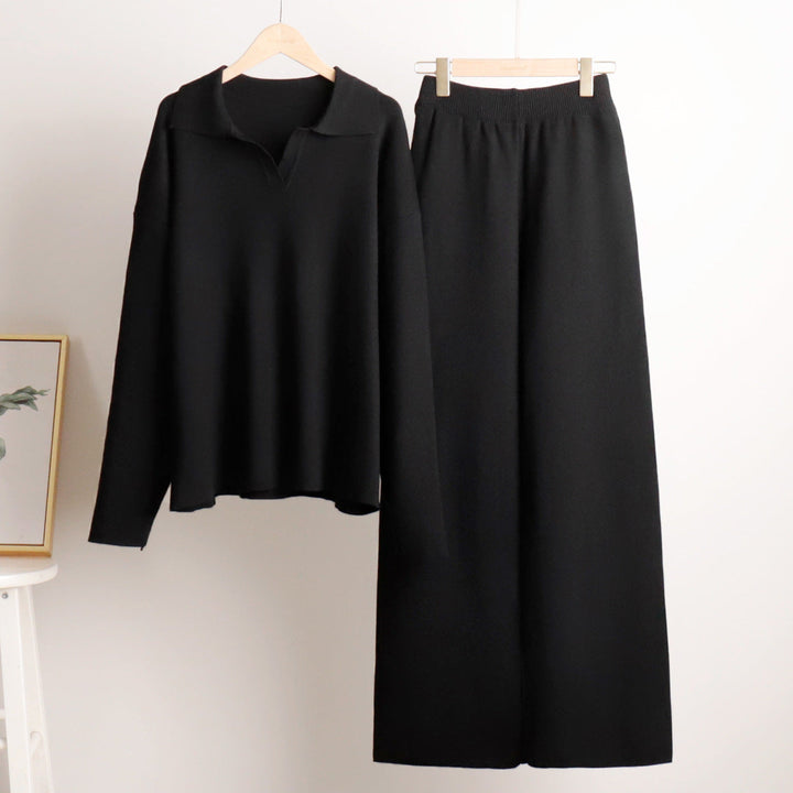 Zandkleurige lounge set dames met oversized polosweater en wijde broek; comfortabel, stijlvol, ideaal voor ontspanning.