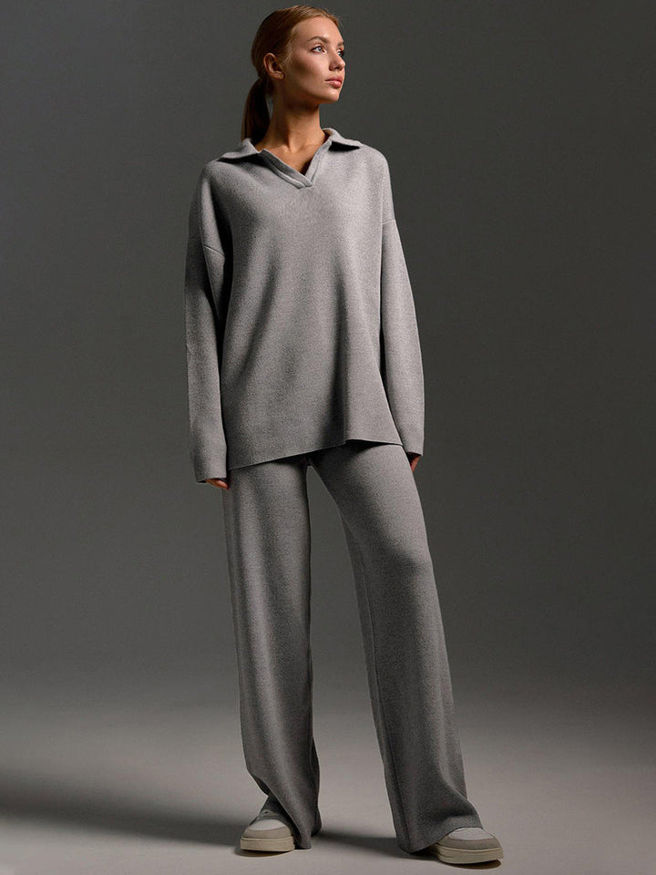 Zandkleurige lounge set dames met oversized polosweater en wijde broek; comfortabel, stijlvol, ideaal voor ontspanning.