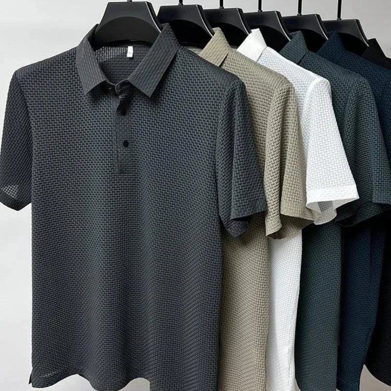 "Zijden polo zwart met korte mouwen en klassieke kraag, anti-kreuk, elegant en ademend voor ultiem comfort."