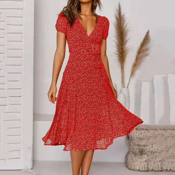 Zomerse A-lijn jurk met bloemenprint, V-hals, elegante en comfortabele pasvorm, ideaal voor zomerse dagen.