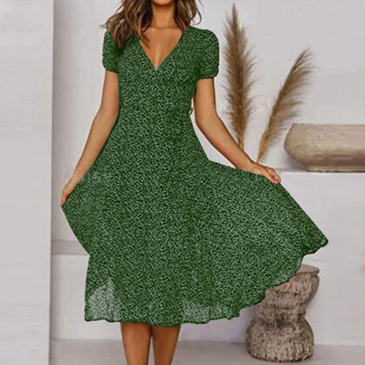 Zomerse A-lijn jurk met bloemenprint, V-hals, elegante en comfortabele pasvorm, ideaal voor zomerse dagen.