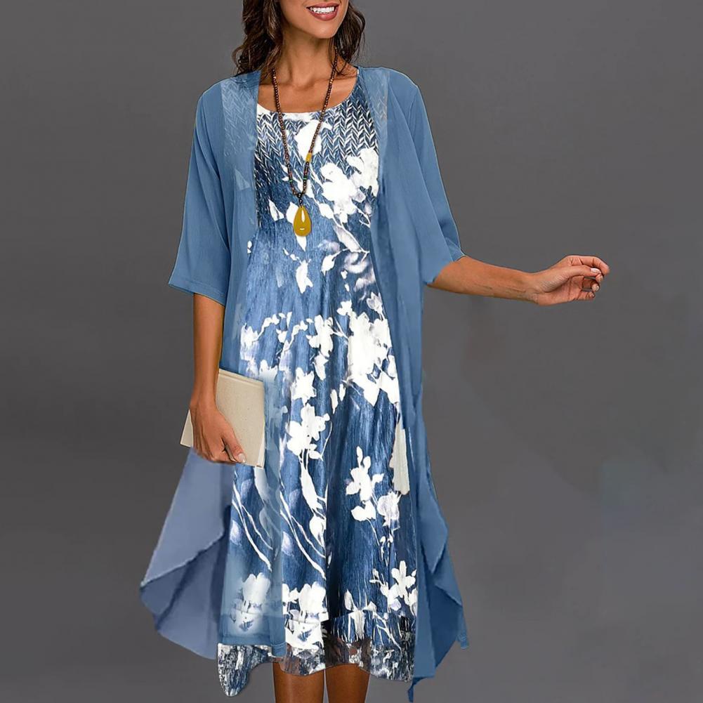 Zomerse elastische damesjurk met bloemenpatroon in blauw, comfortabel en elegant voor elke zomerse gelegenheid.