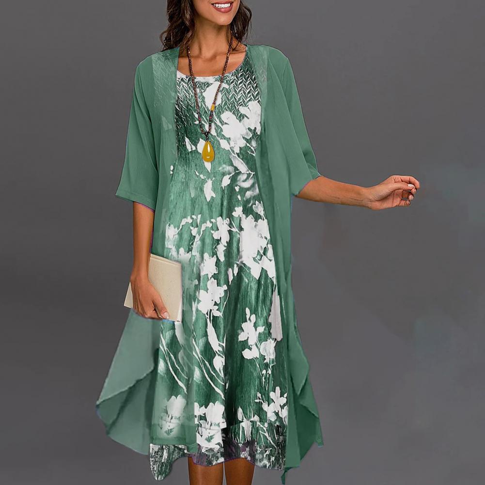 Zomerse elastische damesjurk met bloemenpatroon in blauw, comfortabel en elegant voor elke zomerse gelegenheid.