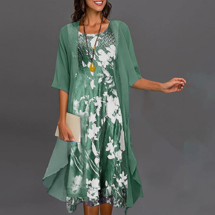 Zomerse elastische damesjurk met bloemenpatroon in blauw, comfortabel en elegant voor elke zomerse gelegenheid.