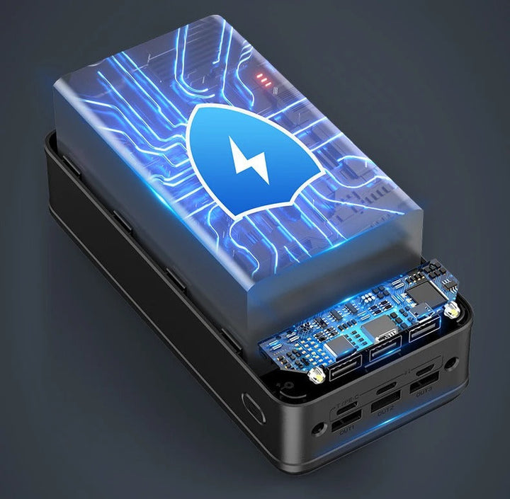 "Zwarte 50.000mAh power bank met compacte vorm, ideaal voor snel opladen van telefoons en tablets onderweg."