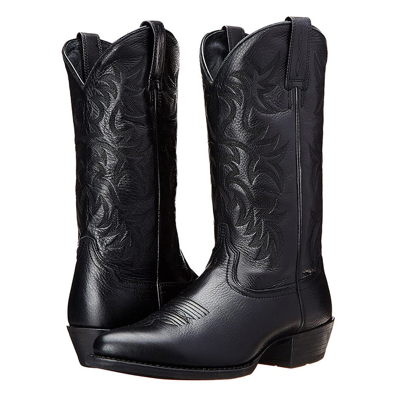 "Zwarte en bruine heren cowboylaarzen van rundleer met spitse neuzen en stijlvolle stiksels voor een klassieke western look."