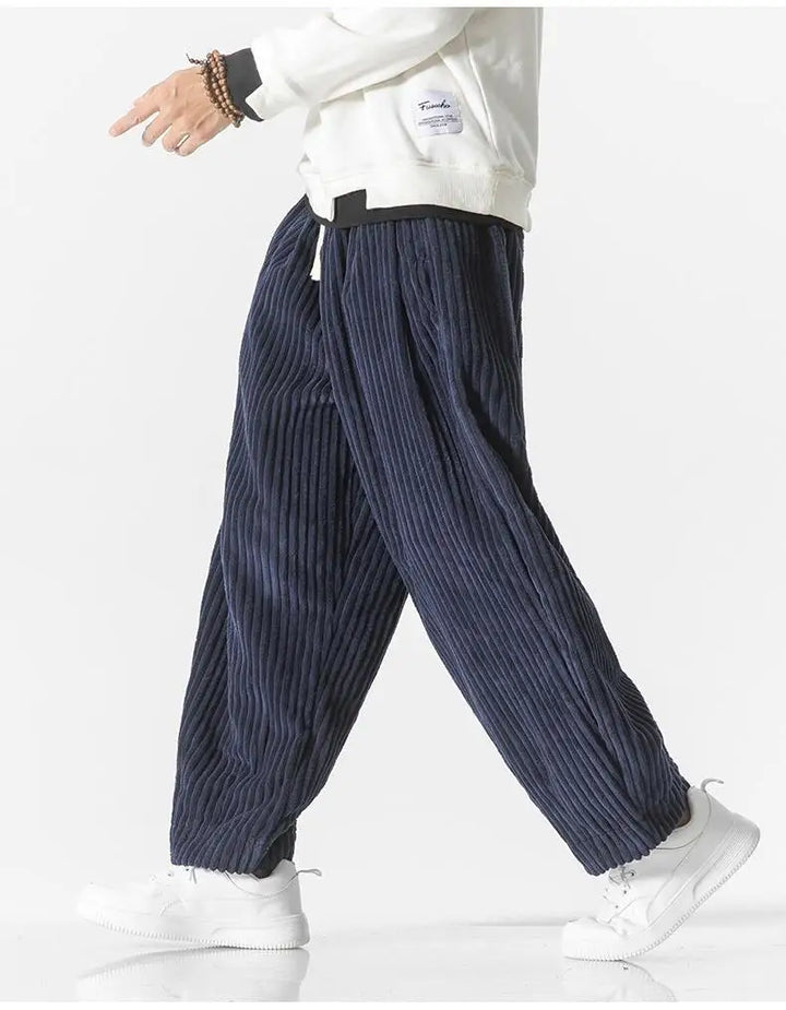 "Zwarte geribbelde relaxed fit broek, corduroy ontwerp, elastische taille, urban stijl, perfect voor casual dagen."