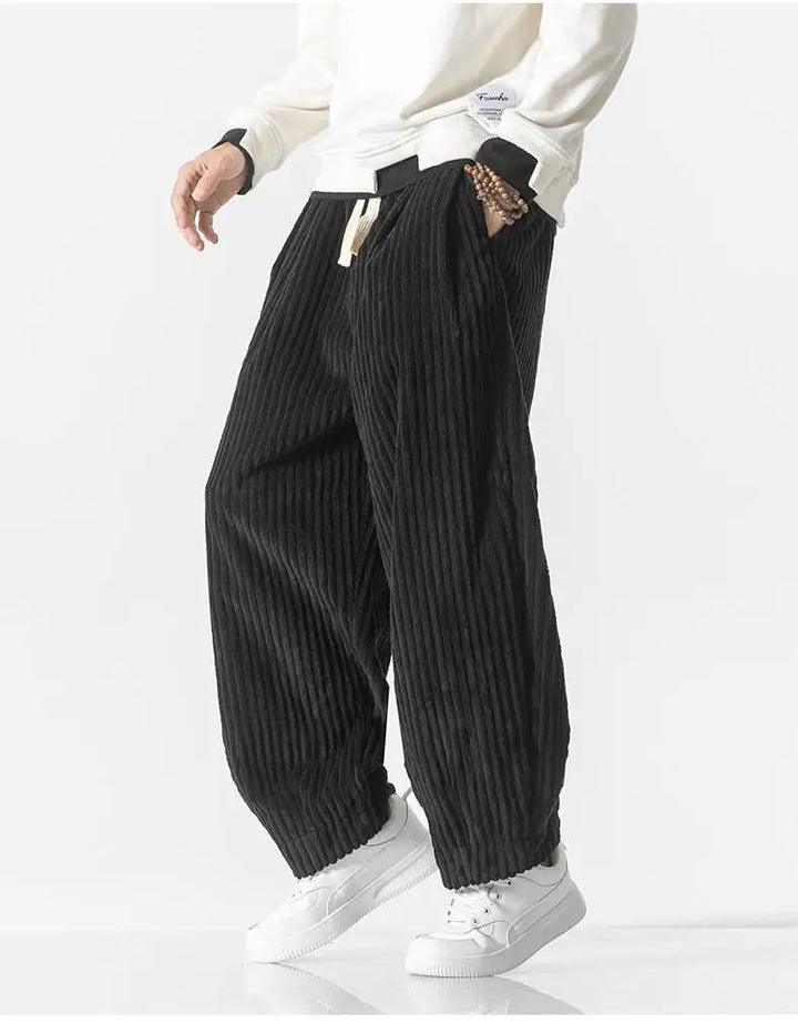 "Zwarte geribbelde relaxed fit broek, corduroy ontwerp, elastische taille, urban stijl, perfect voor casual dagen."