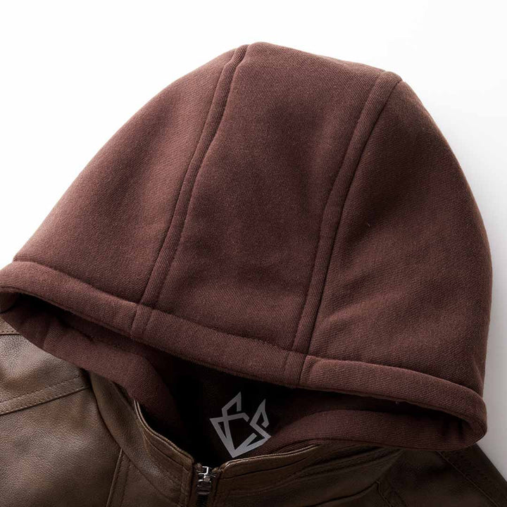 "Zwarte heren leren jas met robuuste look en afneembare capuchon, ideale keuze voor stijlvolle en stoere mannen."