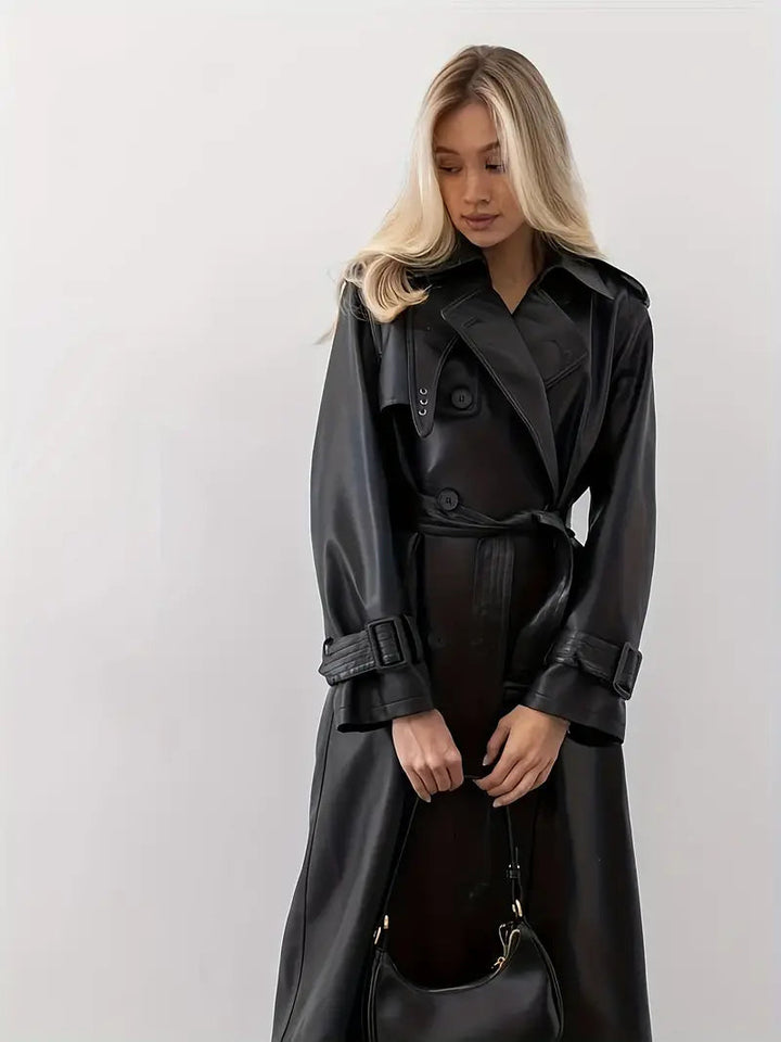 Zwarte leren trenchcoat dames, elegante en warme winterjas met dubbele knoopsluiting en slank design, ideaal voor elke gelege