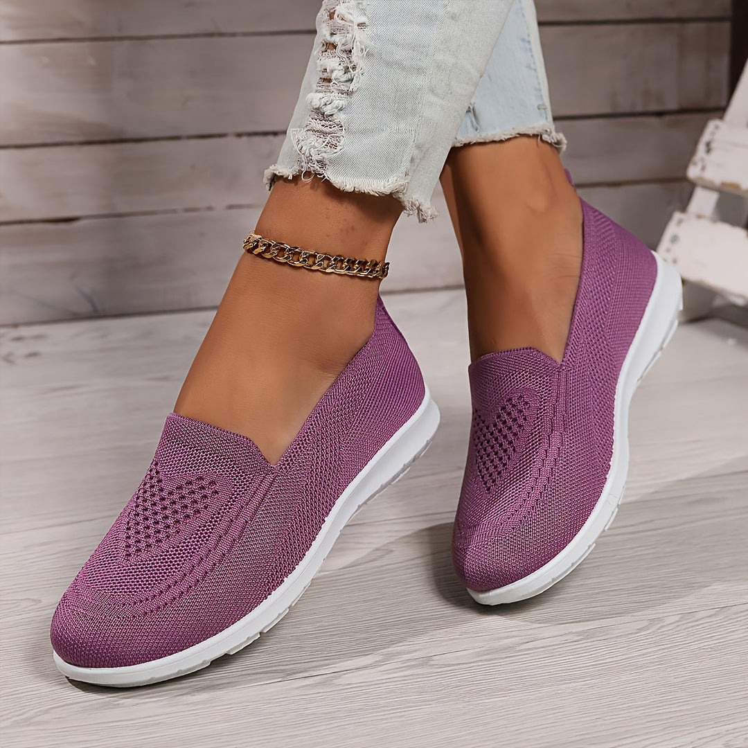 "Zwarte orthopedische instappers voor dames, stijlvol en comfortabel. Slip-on design met ademend bovenwerk en ondersteuning."