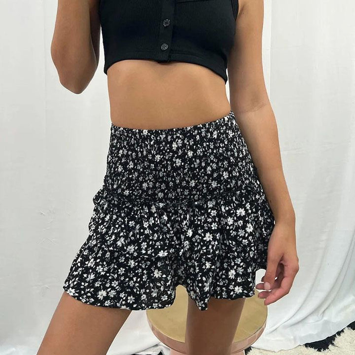 "Zwierige Livia Boho zomerrok met speelse ruffles en dromerige print, ideaal voor zomerse gelegenheden."